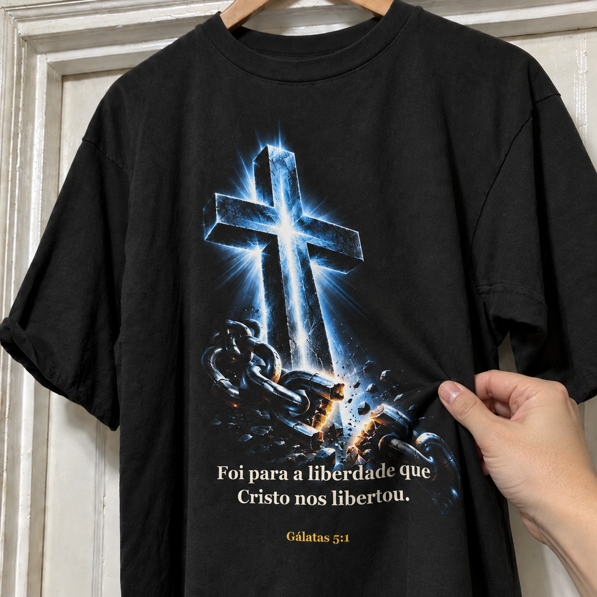 Detalhe do toque da camiseta Liberdade em Cristo