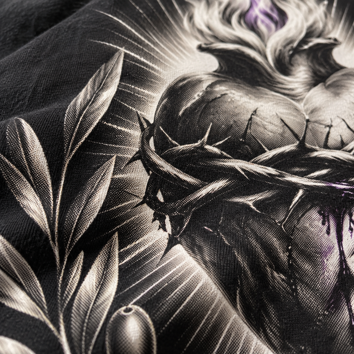 Textura da camiseta com a estampa Sagrado Coração Prateado com Ramos