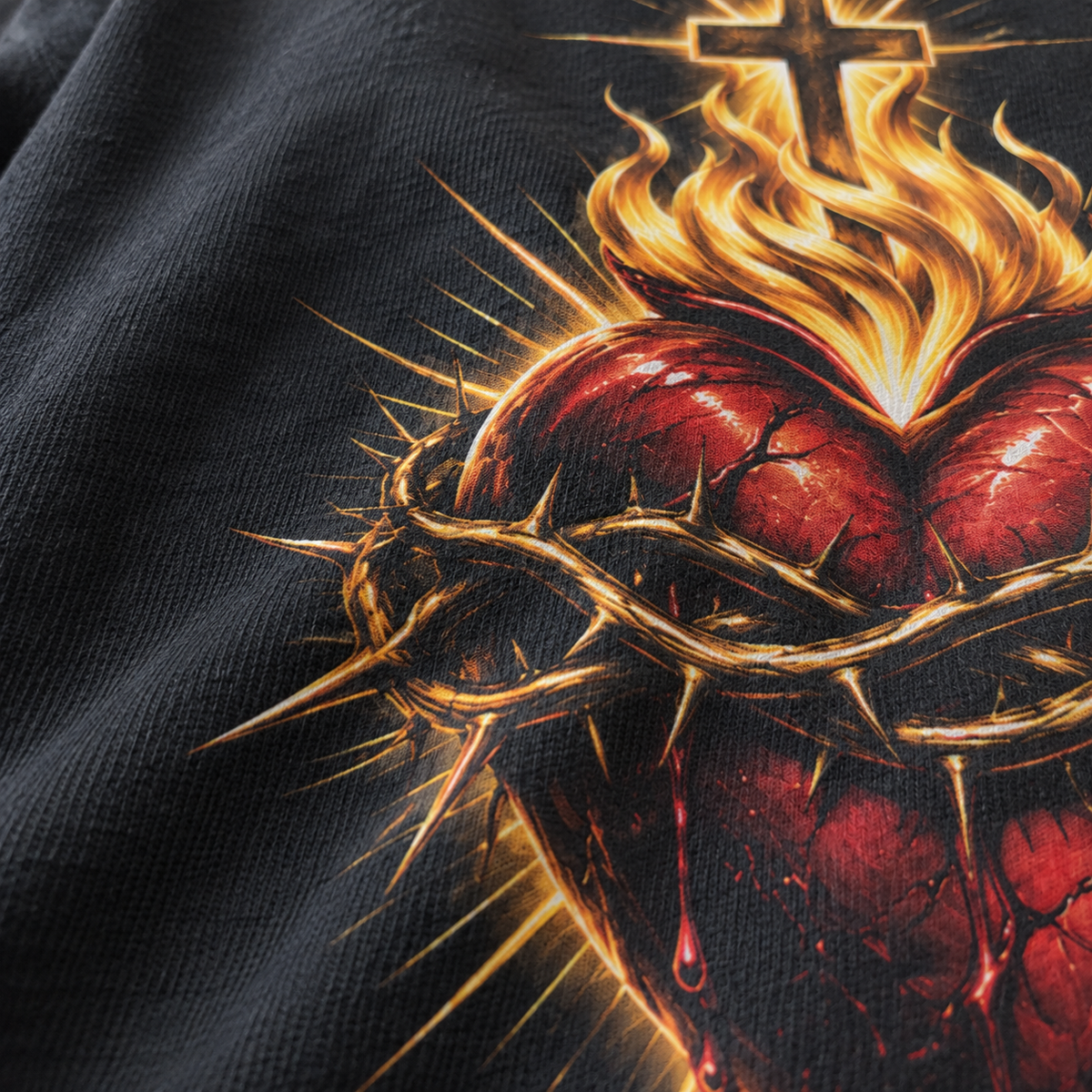 Textura da camiseta com a estampa Sagrado Coração em Chamas