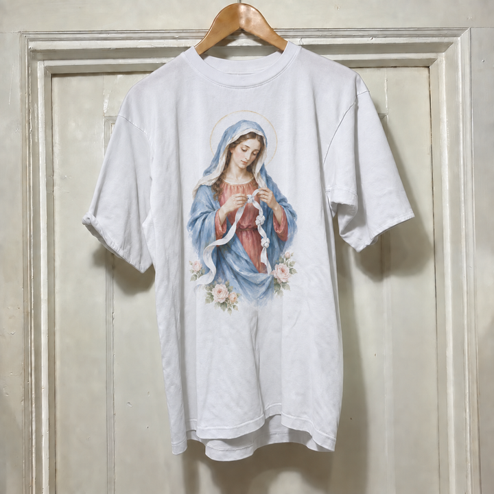 Camiseta religiosa Maria Desatadora dos Nós, branca