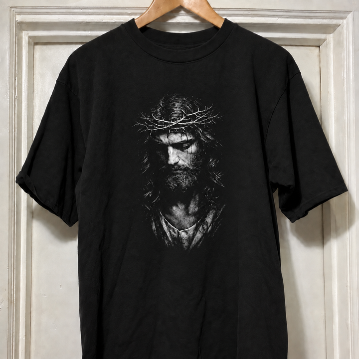 Camiseta gospel Cristo Coroado, Preto e Branco | Estampa cristã em DTF