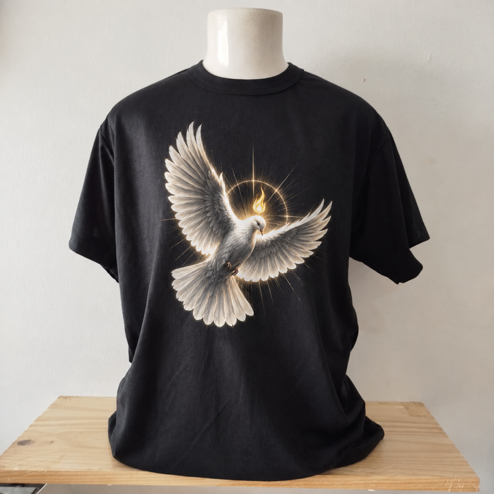 Camiseta gospel Pomba do Espírito Santo | Estampa cristã em DTF