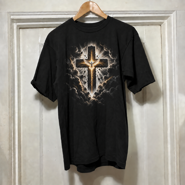 Camiseta Cruz entre Nuvens com Pomba de Luz, estampa completa