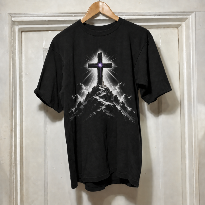 Camiseta gospel Cruz no Topo da Montanha | Estampa cristã em DTF