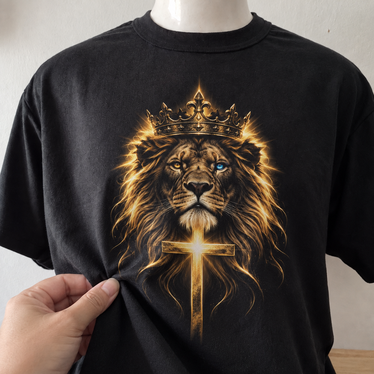 Detalhe do toque da camiseta Leão de Judá