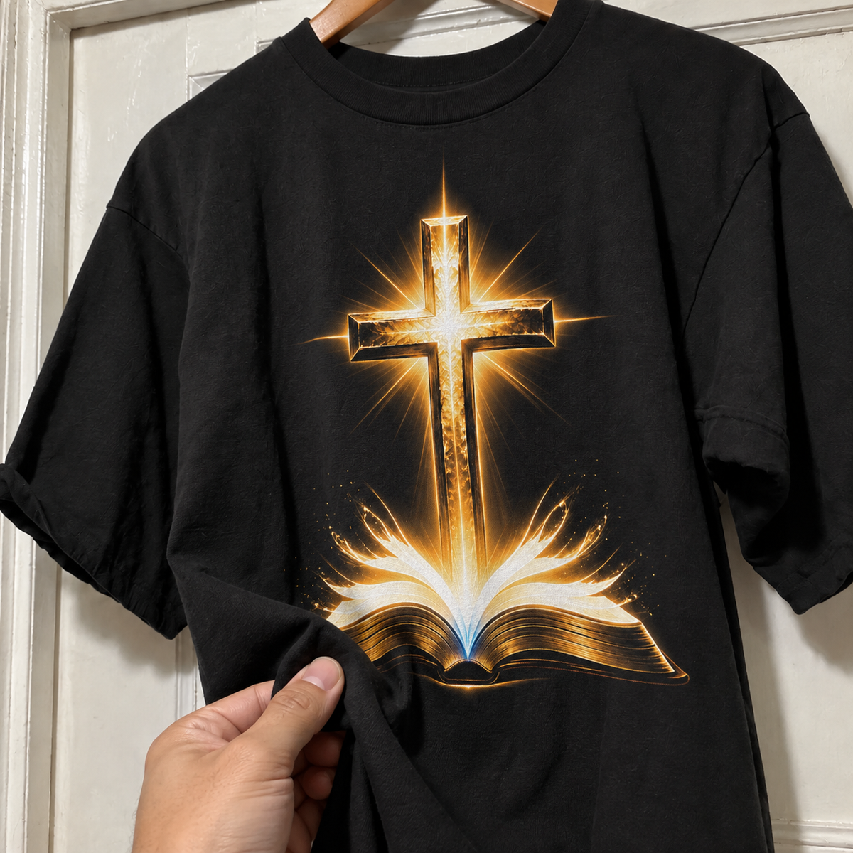 Detalhe do toque da camiseta Lâmpada para os Meus Pés