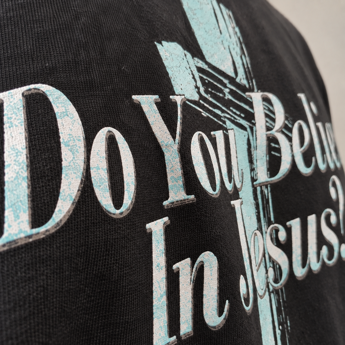 Textura da camiseta com a estampa Do You Believe in Jesus?