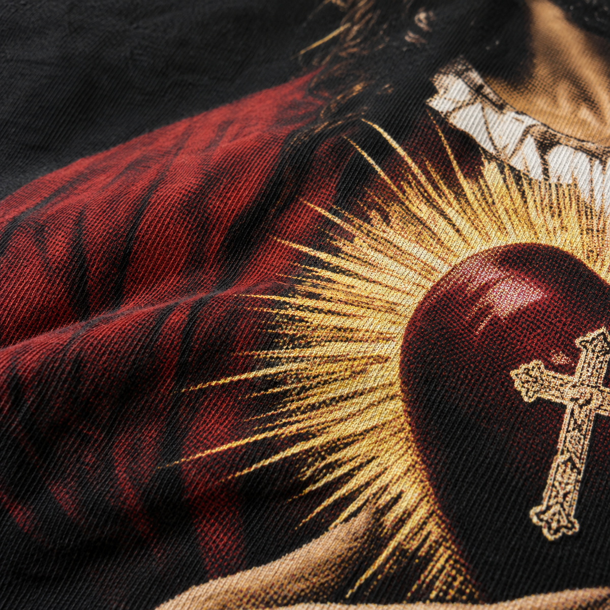 Textura da camiseta com a estampa Jesus e o Sagrado Coração Dourado